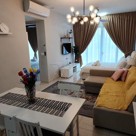 Datum Jelatek Linked Lrt And Mall With Netflix -Disney -Washdryer Куала-Лумпур Экстерьер фото
